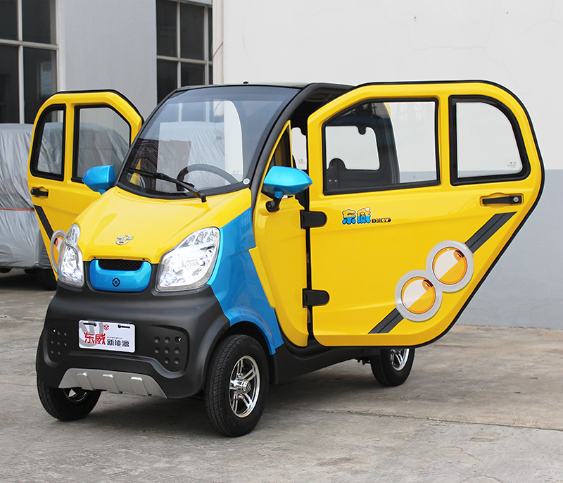 電動車四輪電瓶車女士代步老年人全封閉東威A8方向盤三座暖氣低速
