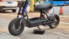 惠城特產(chǎn),花里胡哨的極酷電瓶車(chē)