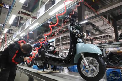 讓泳壇巨星葉詩文驚出表情包！探訪立馬超級工廠，揭秘金牌好車誕生地